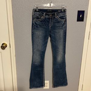 Silver Suki Mid-rise boot cut. Fluid denim. Thick stitching